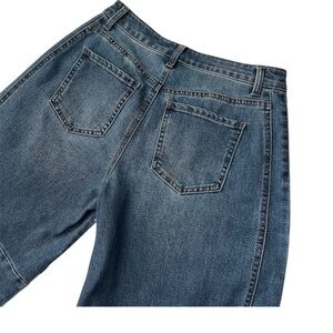 BCBGeneration Women's High Rise Barrel
Leg Jean 26 Capsule Normcore Used once